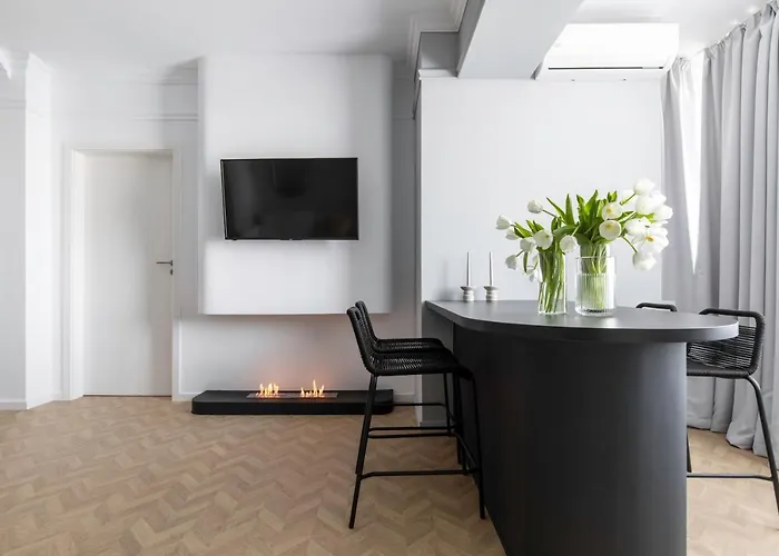 Poem By Urbanesq アパート *