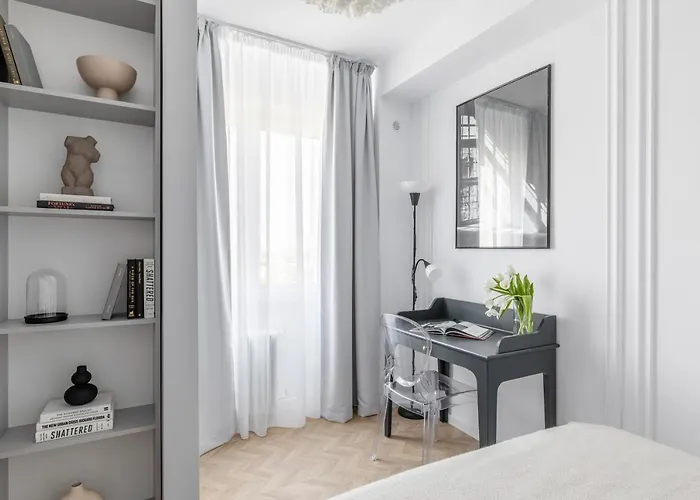 アパート Poem By Urbanesq